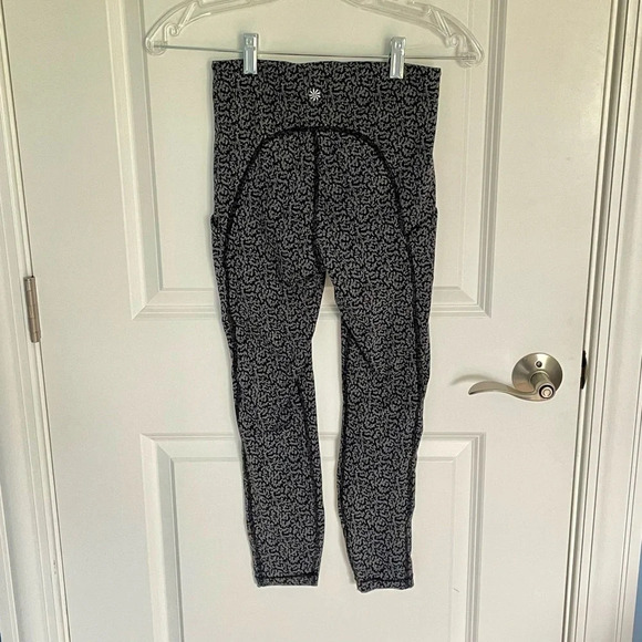 Athleta Ultimate Stash Pocket Textured 7/8 Tight - 29293 - Picture 9 of 16